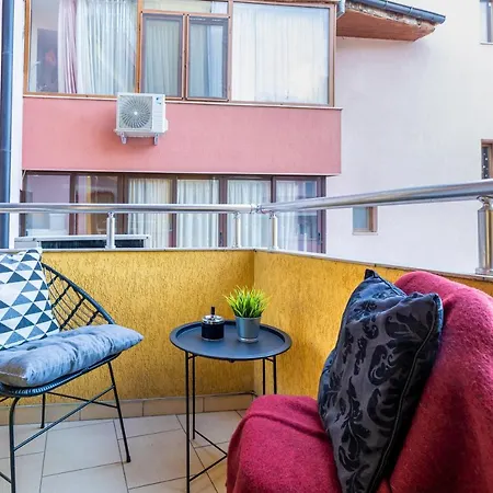 Downtown 1Bd Apartment With A Cosy Balcony Φιλιππούπολη