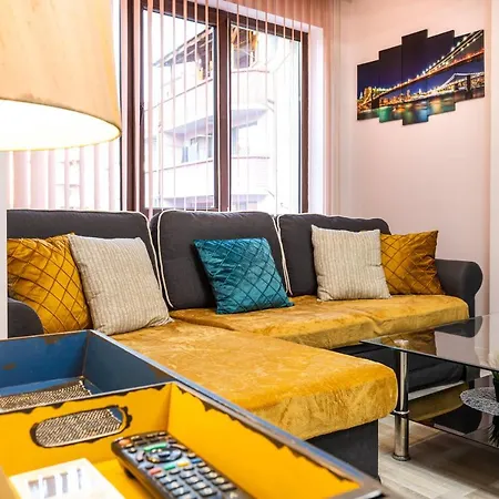 Downtown 1Bd Apartment With A Cosy Balcony Plovdiv