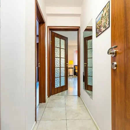 Downtown 1Bd Apartment With A Cosy Balcony *