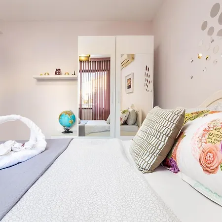 Downtown 1Bd Apartment With A Cosy Balcony